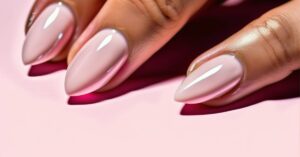 Różowe paznokcie z frenchem: Elegancja w każdym detalu
