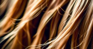 Jak mieć gęste włosy: Sekret pięknej fryzury odkryty!